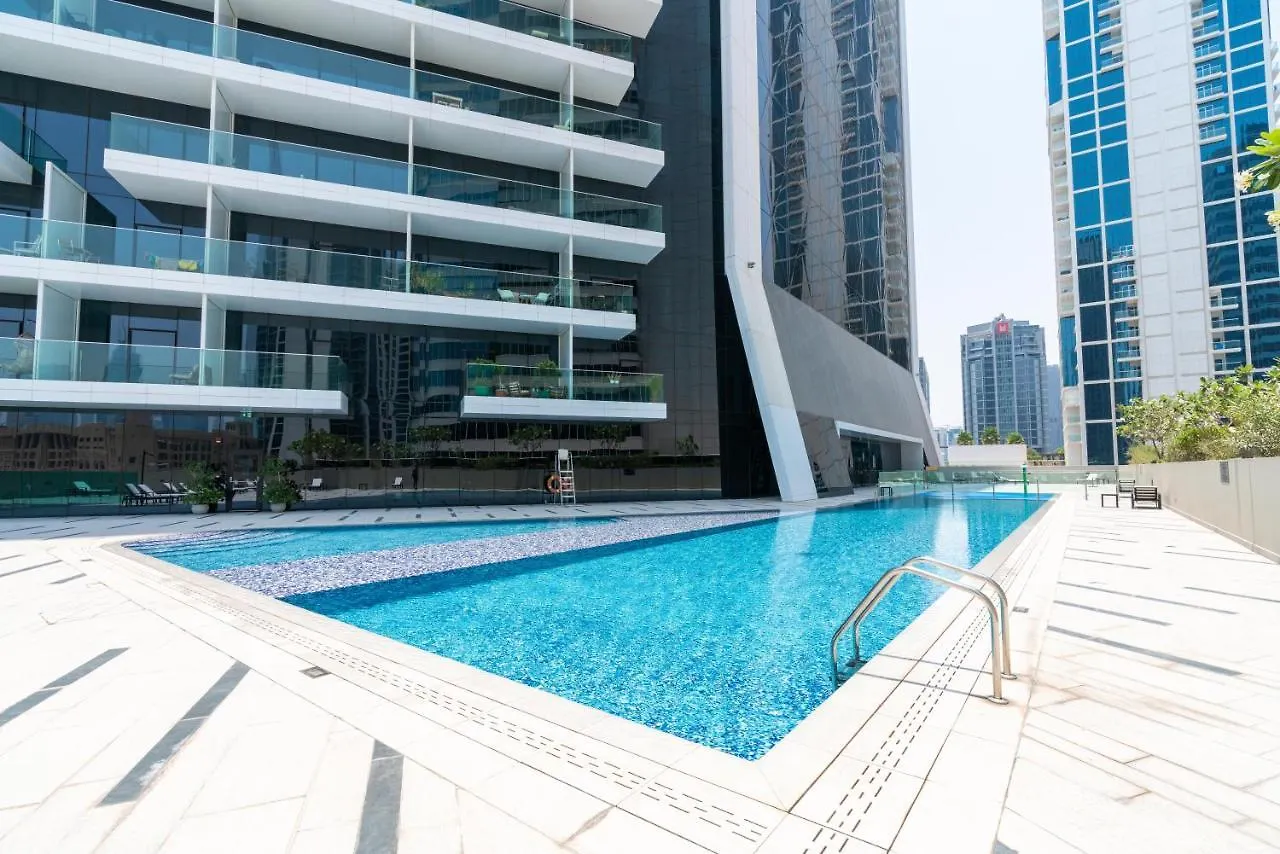 Ultimate Stay / 4 Beds / Burj Khalifa View / Ultra Modern / Business Bay ドバイ アパート