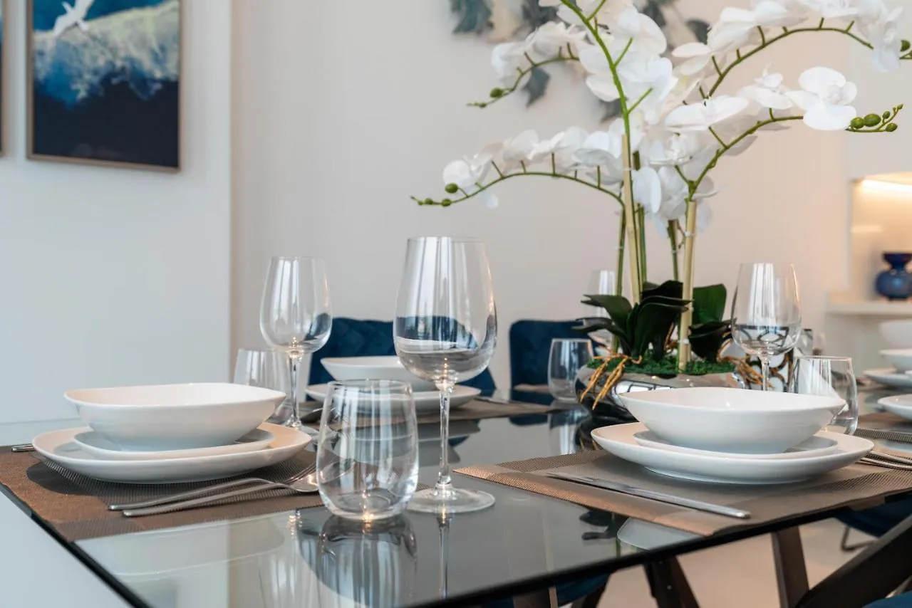 Apartment Ultimate Stay / 4 Beds / Burj Khalifa View / Ultra Modern / Business Bay Dubai